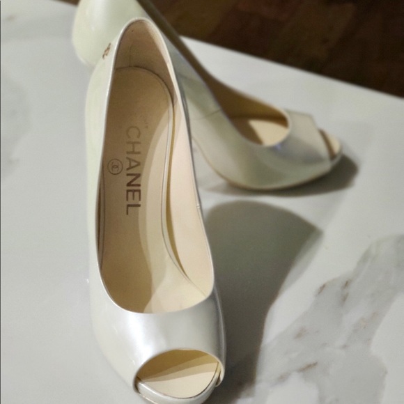 Chanel pearl peep toe pumps - Picture 3 of 6